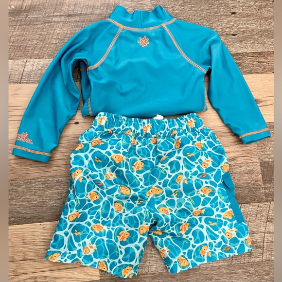 UV Skins Boys 2 piece UPF 50 bathing suit - Picture 5 of 5